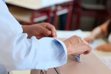 Miles de ciudadanos no han podido votar por falta del material electoral.