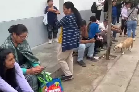 Se reportan largas colas en los exteriores de un colegio en SJM.