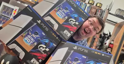 Phillip Chu Joy regala PS5 a miembros de mesa