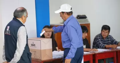 Al 53 % del escrutinio, candidato presidencial fallecido recibe m�s de 6.400 vot