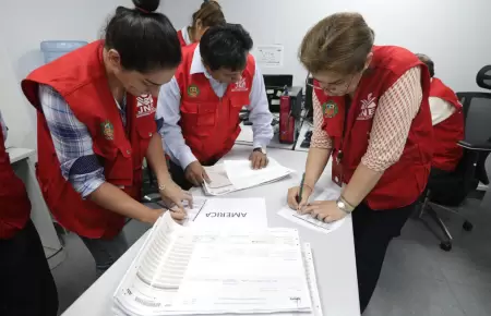 Jurado Nacional de Elecciones supervisa material electoral del extranjero