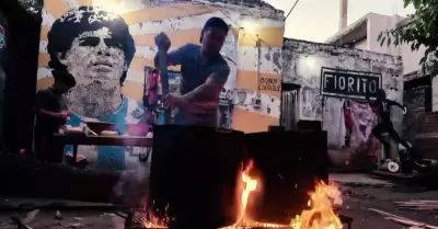 Comedor popular en casa de Maradona