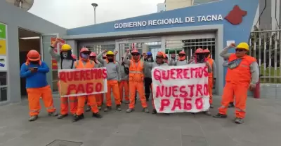 Obreros exigen cobro de pagos tras trabajos en ESFAP en Tacna