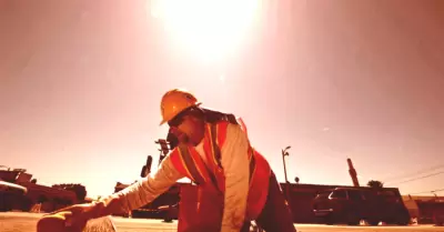 Trabajadores expuestos al sol deberan pasar controles medicos obligatorios por l