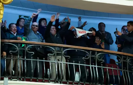 Maestros jubilados recibir�n una pensi�n equivalente al sueldo m�nimo.