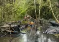 Loreto: Marina de Guerra interviene y destruye balsa que era utilizada para miner�a ilegal