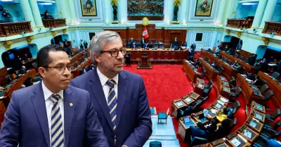 Autoridades electorales fueron citados al Pleno del Congreso.