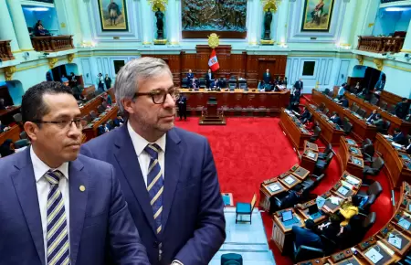 Autoridades electorales fueron citados al Pleno del Congreso.