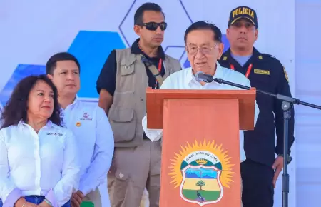 Jos� Mar�a Balc�zar entrega obra en Olmos.