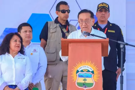 Jos� Mar�a Balc�zar entrega obra en Olmos.