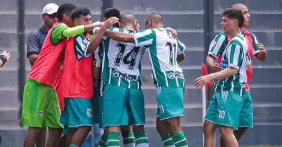 Club de la Liga 2 renunci� por problemas econ�micos en plena competencia.