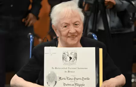 Mujer de 89 a�os logr� graduarse de doctora en Pedagog�a