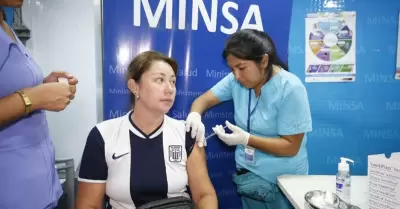 Minsa realiza campa�a de vacunaci�n en evento deportivo