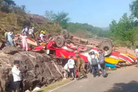 Autob�s se precipit� en la India.
