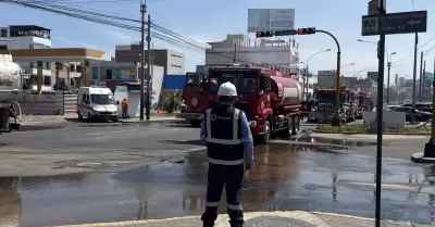 Osinergmin supervisa trabajos para resolver fuga de gas en Surquillo.