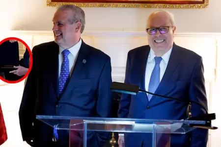 El economista fue condecorado por los 20 a�os frente al BCR.