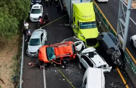 Choque m�ltiple en Circuito Exterior mexiquense.