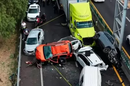 Choque m�ltiple en Circuito Exterior mexiquense.