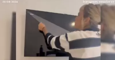 Mujer se vuelve viral por colocar mal su televisor nuevo