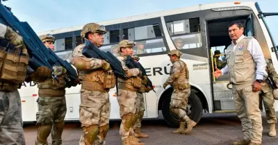 Primer ministro a favor de que las FF. AA. trasladen el material electoral.