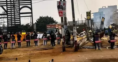 Se produjo violento enfrentamiento en el mercado Tres Regiones por desalojo.