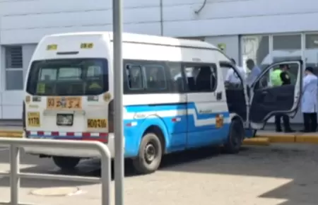 Balean combi en el Callao dejando heridos al chofer y al cobrador.