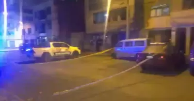 Acribillan a hombre en la puerta de su casa