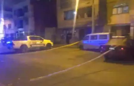Acribillan a hombre en la puerta de su casa
