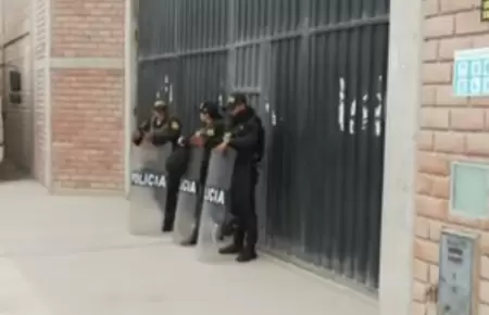 PNP y Fiscal�a allana local de la empresa Galaga en Lur�n.