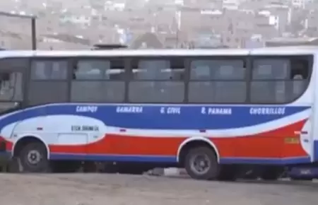 Chofer salva de morir luego que presuntos sicarios baleen su bus en Chorrillos.