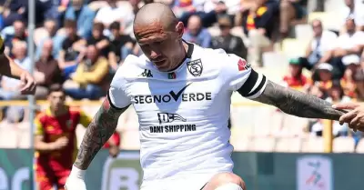 Gianluca Lapadula anot� con Spezia, pero perder�a la categor�a.