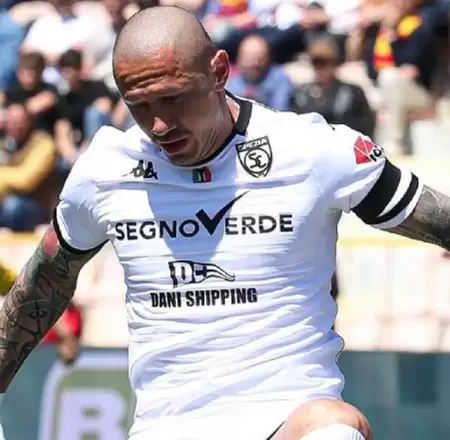 Gianluca Lapadula anot� con Spezia, pero perder�a la categor�a.