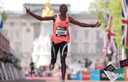 Sabastian Sawe bate el r�cord del mundo de marat�n en Londres 2026