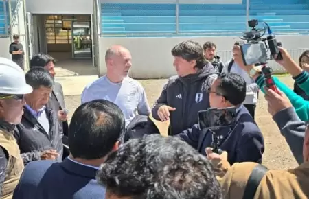 Jean Ferrari y Mano Menezes supervisaron estadio en Puno.