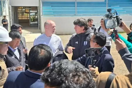 Jean Ferrari y Mano Menezes supervisaron estadio en Puno.