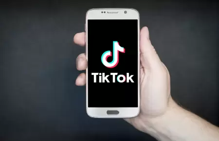 Informe advierte el problema de pasar mucho tiempo en TikTok