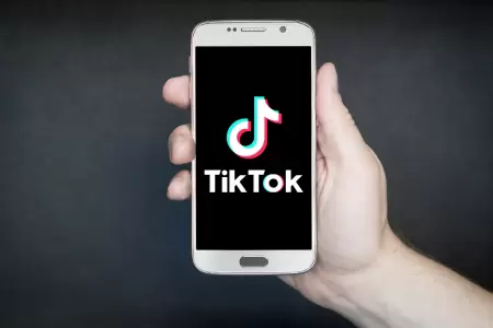 Informe advierte el problema de pasar mucho tiempo en TikTok