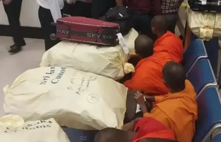 Monjes budistas son detenido en aeropuerto por llevar droga