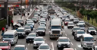 Tr�fico vehicular en la Av. Javier Prado.