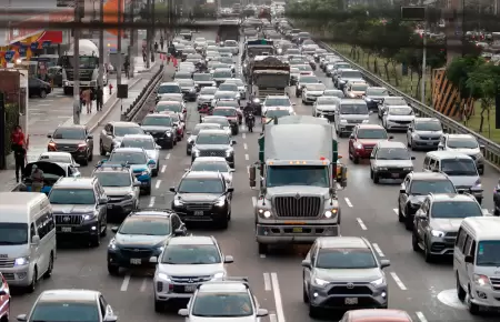 Tr�fico vehicular en la Av. Javier Prado.