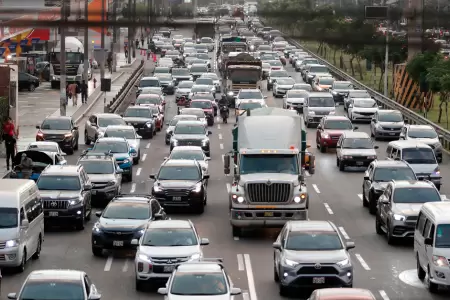 Tr�fico vehicular en la Av. Javier Prado.