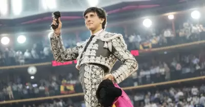 Torero Andr�s Roca Rey recibe alta m�dica luego de ser embestido por un toro en