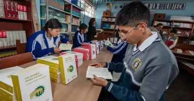 Casa de la Literatura visita escuelas de Chincha e Ica con la finalidad de refor