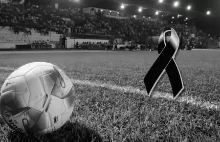 Halla sin vida a exfutbolista al interior de su auto