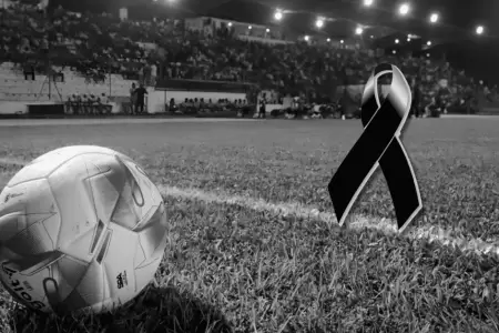 Halla sin vida a exfutbolista al interior de su auto