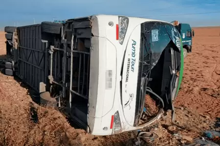 Tragedia en Bolivia tras volcadura de autob�s.