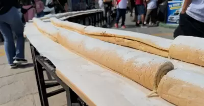 Pionono gigante hecho para la Feria de la Ciruela fue robado antes de la celebra