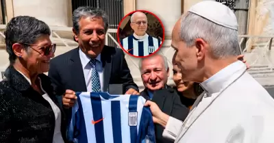 El embajador leyenda de la 'Blanquiazul' obsequi� camiseta personalizada al Sant