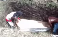 �Ritual o error? Entierro se hace viral por la peculiar forma en que acomodaron el ata�d