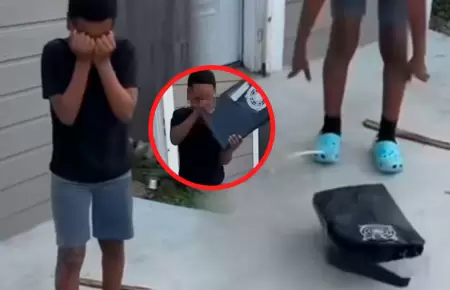 Madre castiga a su hijo rompiendo su play.